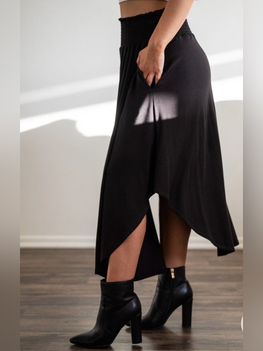 Sozy Mia Midi Skirt with Pockets - Picture 3 of 7